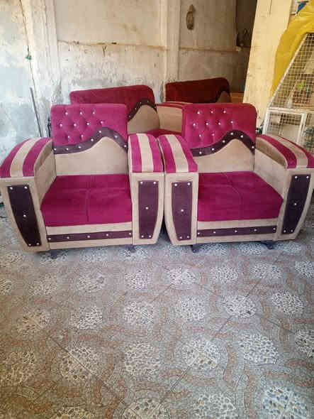 مكلفة بنشر كراسي عدد 4نضيفه ***********وتخم عشره مقاعد للبيع
