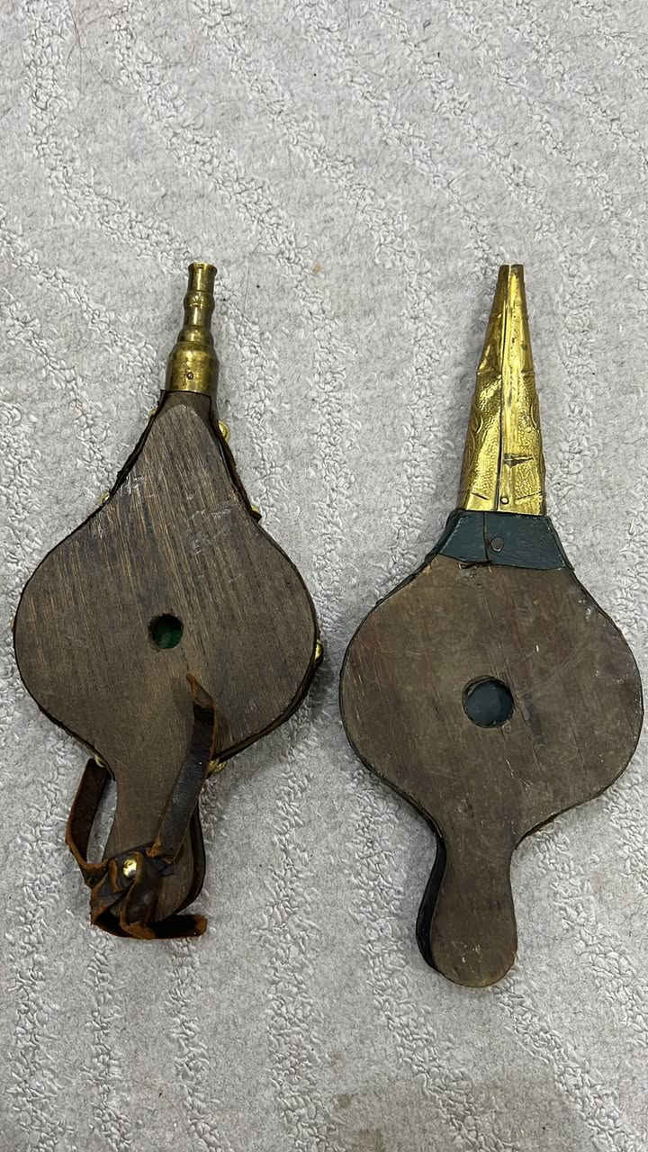 قديمات سعرهن 25 الف ... طول تقريباً 20cm


**إذا كنت صاحب هذا الإعلان وتريد حذفه لأي سبب، رجاءا أرسل رسالة إلى الدعم الفني**