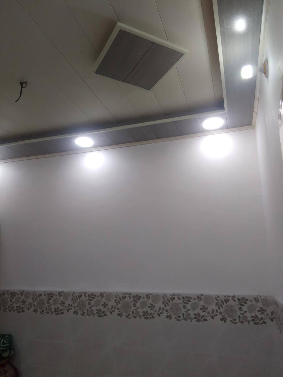 بيت ٥٠متر لبيع حي النداء قرب شارع مجمع بيني علئ٢٠ خلف مجموعة الزر في رقم للموبيل ***********
