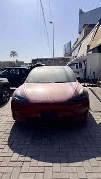 تيسلا موديل 3 تك ماطور الشحنة الكاملة تمشي 515 كيلو موديل 2023 لون احم...