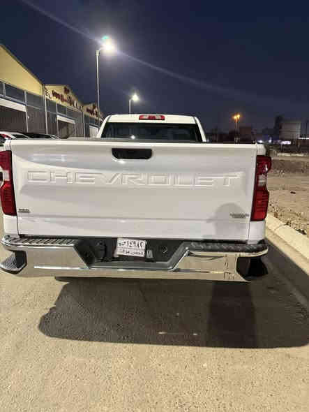 سلام عليكم للبيع شوفر بدي  2023 بدون رقم 
مكينه 8 سلندر حادثها سرقه بس 
معروضه ب175 وبيها مجال متوازي عله بيعتها والله سياره مكلفه ب٢٣٠ عله كمرك الجديد بس متوازي وريد ابيع 
معروضه ب١٧٥ وبيها مجال 
***********
