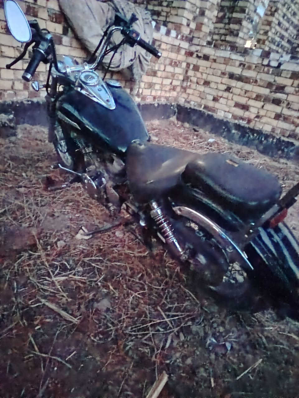 هارلي للبيع سعر ٨٠٠ مكينه وكير كفاله عامه نظافه ٨٠ بل ميه دراجه حلوه احله من صور ***********
