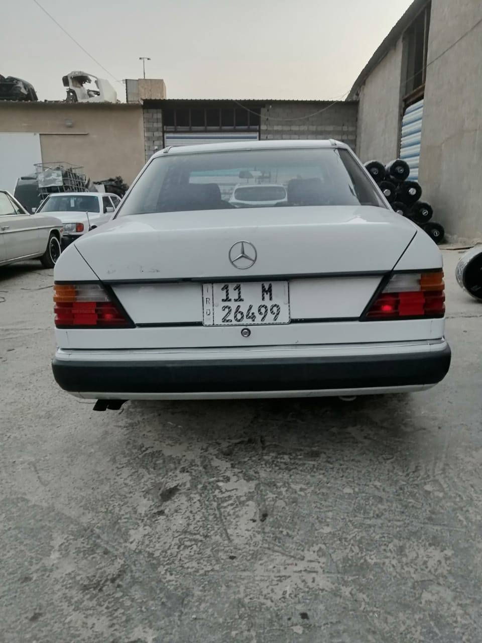 السلام عليكم 
مارسيدس E300
كشنات الاماميه كهرباء والجام الامامي كهرباء
والجام الخلفي جوبي
فتحه سقف طكتيني شغله
السياره بدون صبغ 
كامله مكمله مابيه نقص 
رقم بغداد الدولي السياره بسمي 
العنوان بغداد المشتل
السعر 95$ وبيه مجال 
الاستفسار ‏‪***********‬‏
***********  وتساب
