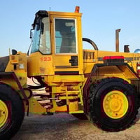 للبيع فولفو L90C جاهز عالشغل سنويه جديده للاستفسار ت 07723556000