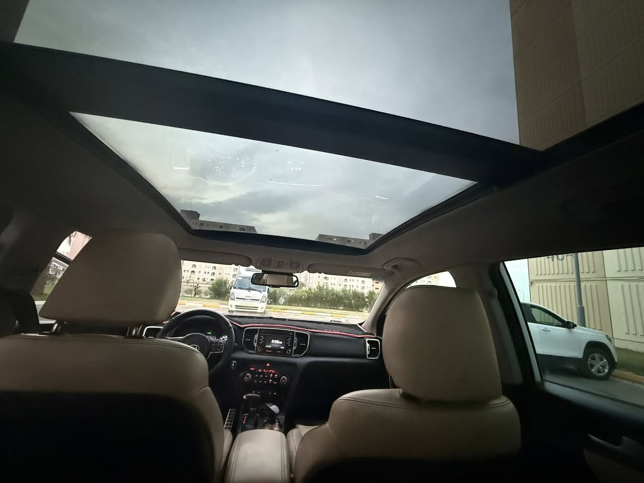 السلام عليكم سبورتج جيتي لاين فول مواصفات 2016
بيه بارد بل باب الخلفي  قليل 
السعر 170
***********
