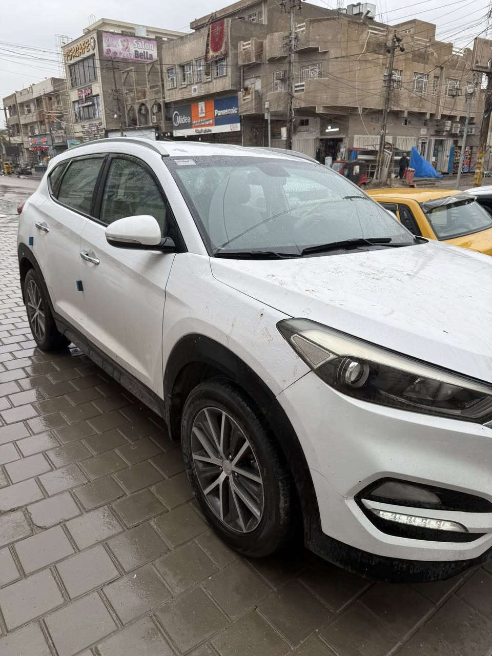 السلام عليكم

للبيع توسان 2017 خليجي رقم بغداد بسمي السيارة جديدة بمعنى الكلمة للستفسار الاتصال *********** مكاني بغداد
