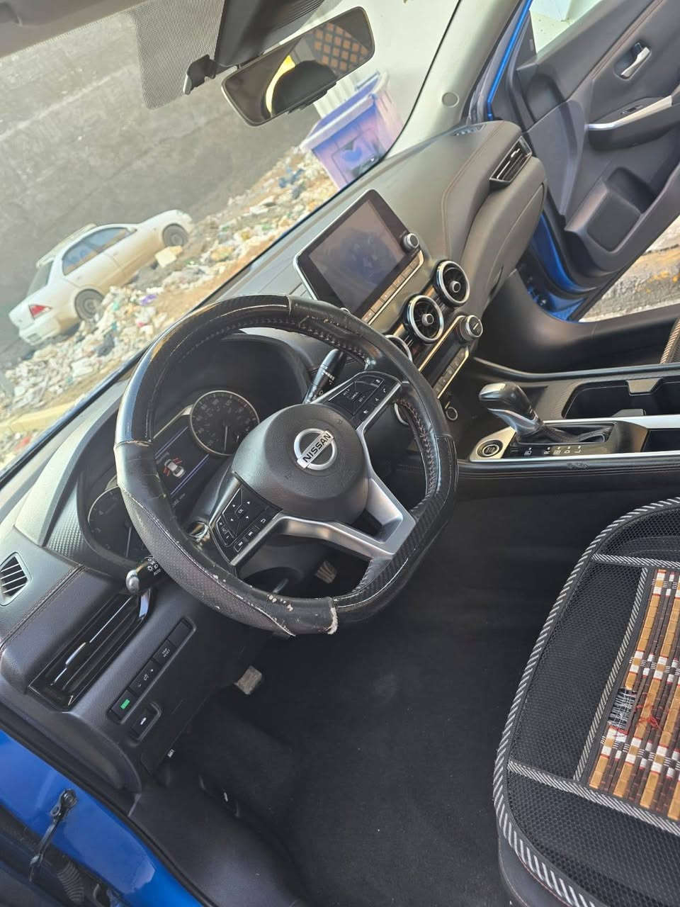نيسان سنترا موديل 2022 فئة SR رياضي
محرك 2000 دوش 
لايتات وبروجكترات زينون بلادي 
بصمة تشغيل 
تشغيل عن بعد بلادي
شاشه بلادية كامرة دوارة
رادار نقطة عمياء خلفي وجانبي 
حساس امامي مال السير ع المسار
اوتو هولد يعني بريك ذكي 
مانع انزلاق 
ويل كب بلادي
فول تحكم ستيرن
اشاير بالمري
تحذير ⚠ من الاصطدام
 واكو مواصفات بصراحة مو كلها اعرفها 
حدادية صدر قبل اسبوعين سويتلها ادامة جاهزة وبدلت زوج تايرات جديدة وبطارية جديدة قبل شهر مبدلها  
ومسويلها ادامة كاملة بخصوص البلكات والنوزلات وخانات الاحتراق وفلاتر قبل شهرين وحته دهن الگير مبدل حسب تعليمات الشركة وحسب المشي وحفاظاً ع الگير والسيارة ماشية 51 الف ميل قابلة للزيادة وسونارها موجود والسيارة جاهزة من كلشي من الدعامية للدعامية كل نقص مابيها 
الضرر جامل امامي عكس السايق مبدل وشويه من البنيد وموضح بالسونار وبصور حادثها وبدون ايرباك السيارة بدون ايرباك يعني جميع الايرباكات سليمة
السيارة رقمها اربيل وبأسمي يعني السنوية بأسمي وشرط التحويل ما انطي وكالة احول السيارة من ابيع وهذا رقمي الي يعجبه يتواصل وياي  سعره 148$ ومجالها بسيط  ***********
