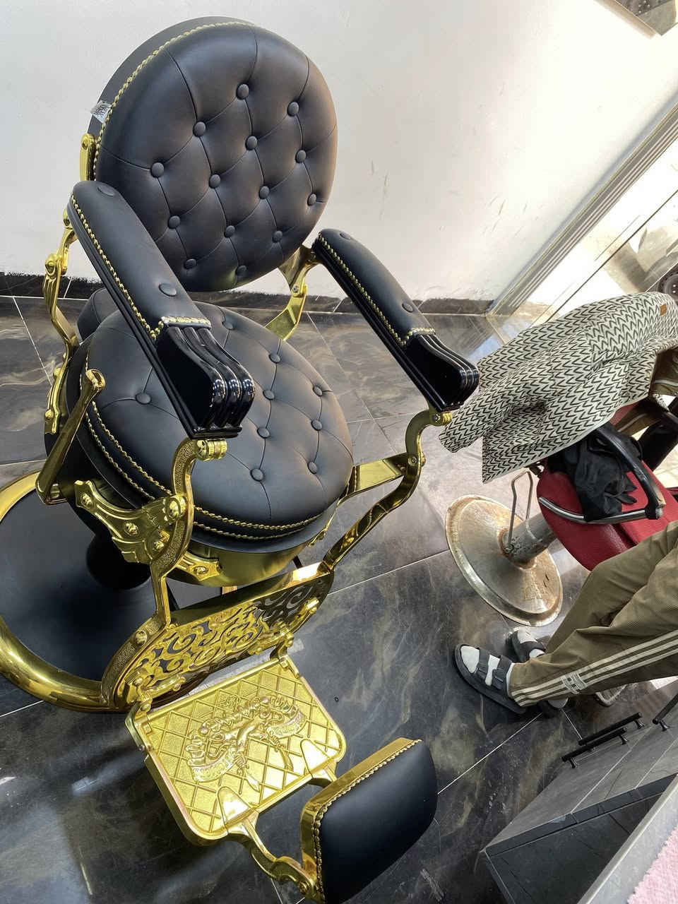 سلام عليكم كرسي ملكي للبيع مستخدم 10 تيام صفر جك عريض اخر اصدار  سعر خاص ***********

