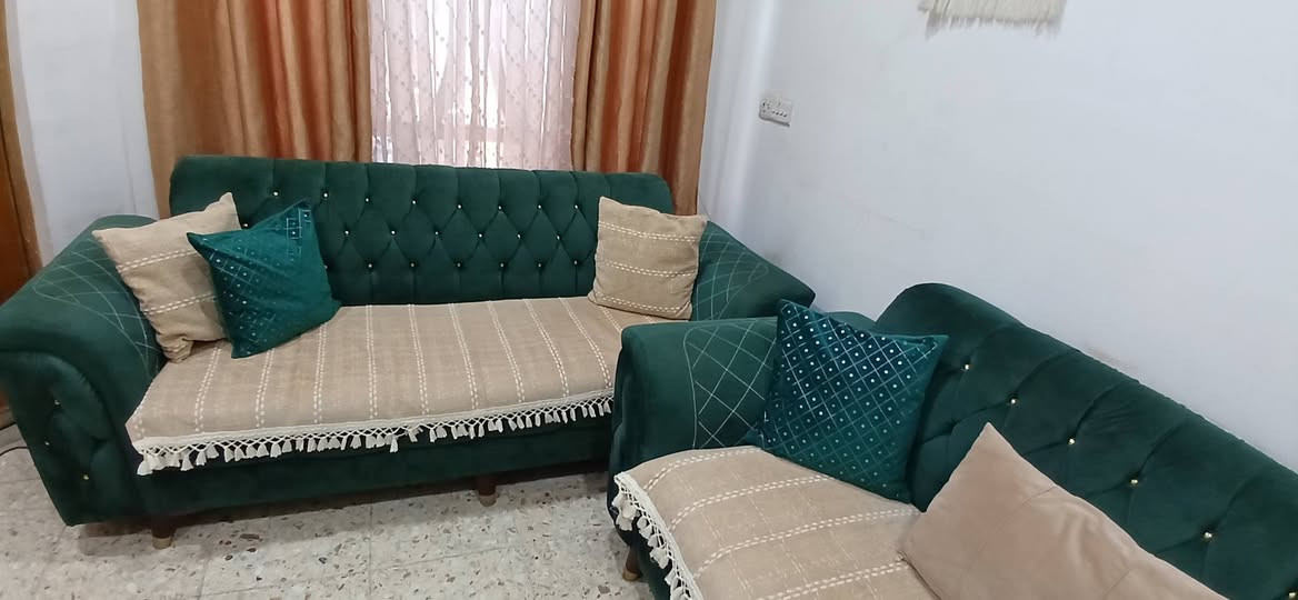 تخم قنفات ١٠ مقاعد
سعره ٦٠٠ الف والسعر قابل للتفاوض 
للإستفسار التواصل على الواتساب 
***********
