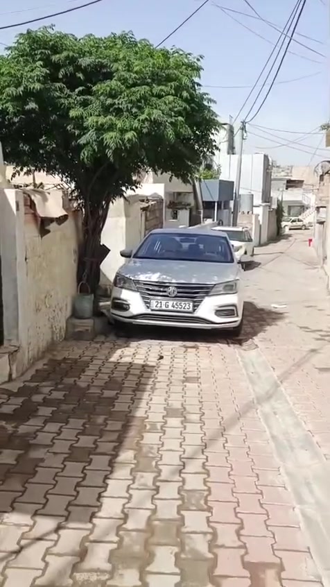 بسم الله للبيع ارخص بيت بكرة جو الواقعة بين بكرة جو الجديدة والقديمه فول خدمات 100م سعرها 4 دفاتر كما موضح بالفيديو بيع سريع سعر الارض ***********
