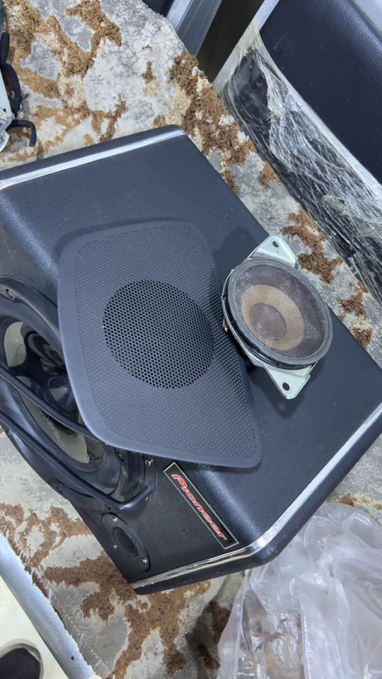 غراض فولستر للبيع
شاشه بيلاديه وارد امريكي كلش نظيف مضخم صوت داخلي يعني يشتغل علي وارد خليجي هم 
سعره ١٥٠ الف 
سماعه دشبول مع كفر ٢٥ الف
الاسعار شامل توصيل لكل محافظات
تواصل واتس 
***********
