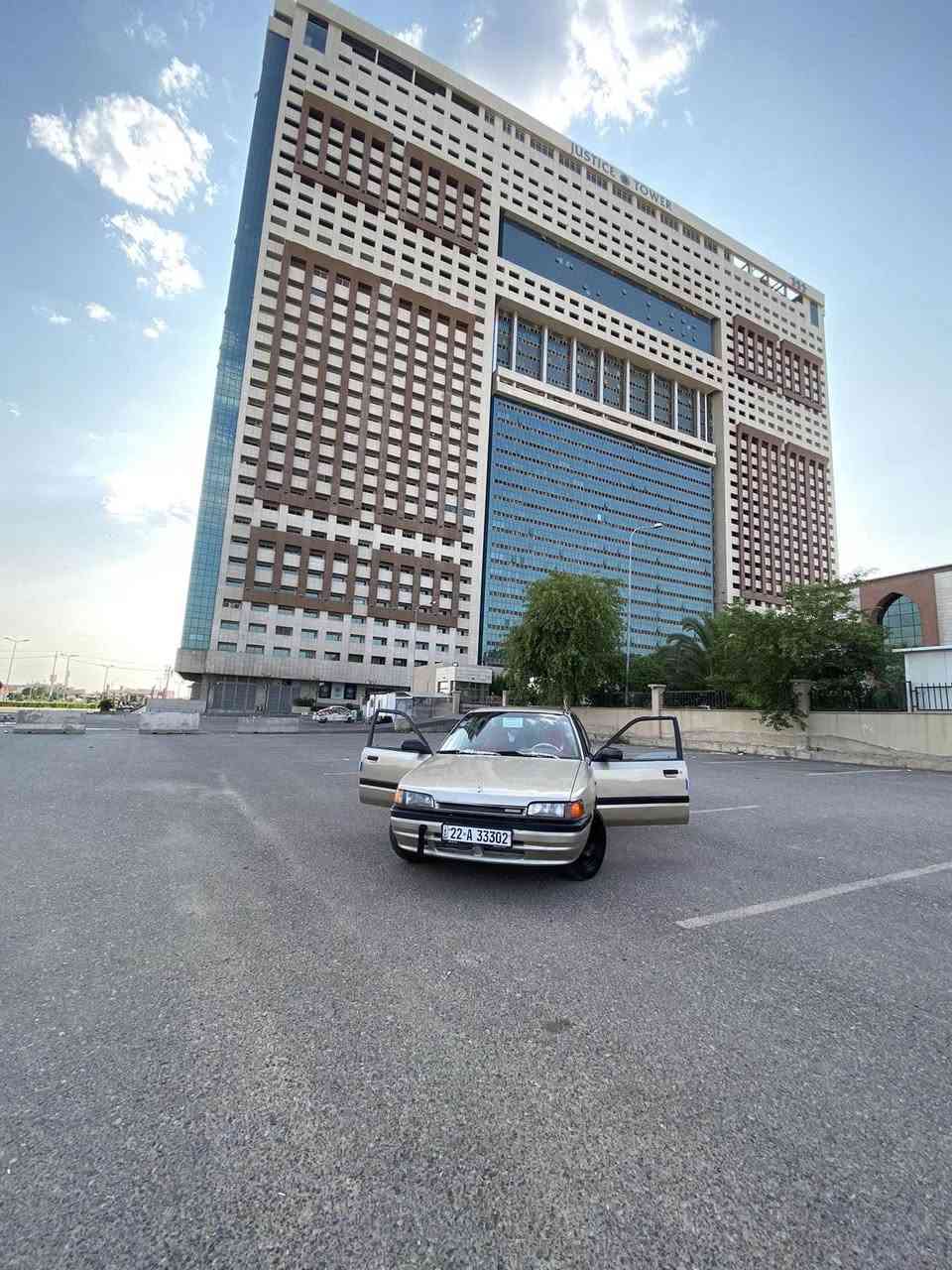 مازده ١٩٨٩  عام لؤ جووانى جةمبةكى خةفيفى پشتى هةية
***********
هةموو شتةكى بةشةرت أربيل, العراق
