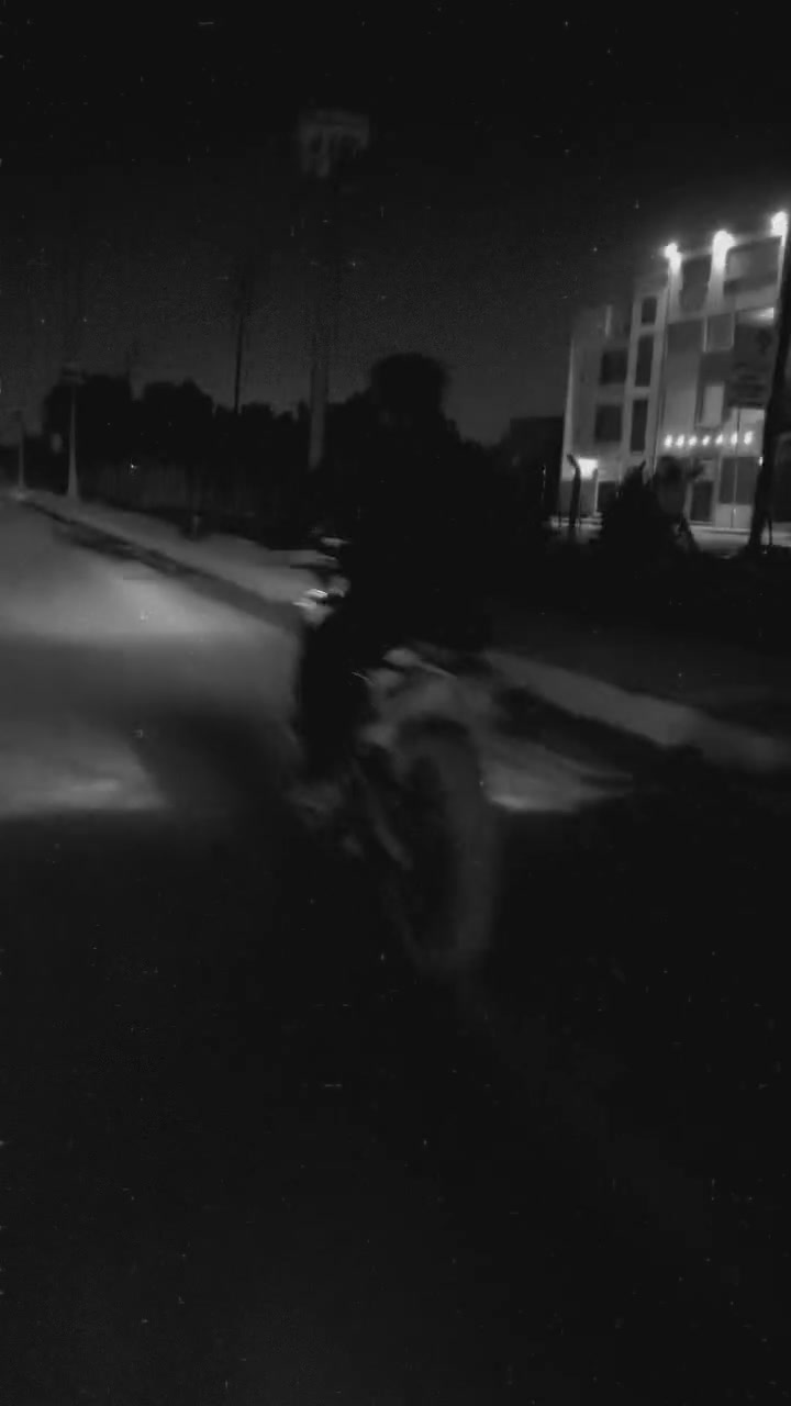 سلام عليكم قفاز crx300cc موديل 25 ماشي ٣٠٠٠ ودراجه نضيفه وحلوه وشلعه ومعدل صاروخ صارلها 4 اشهر عندي اخذتها زيرو مليون و750 الف رايد مليون 1300 وبيه مجال رقمي ***********
