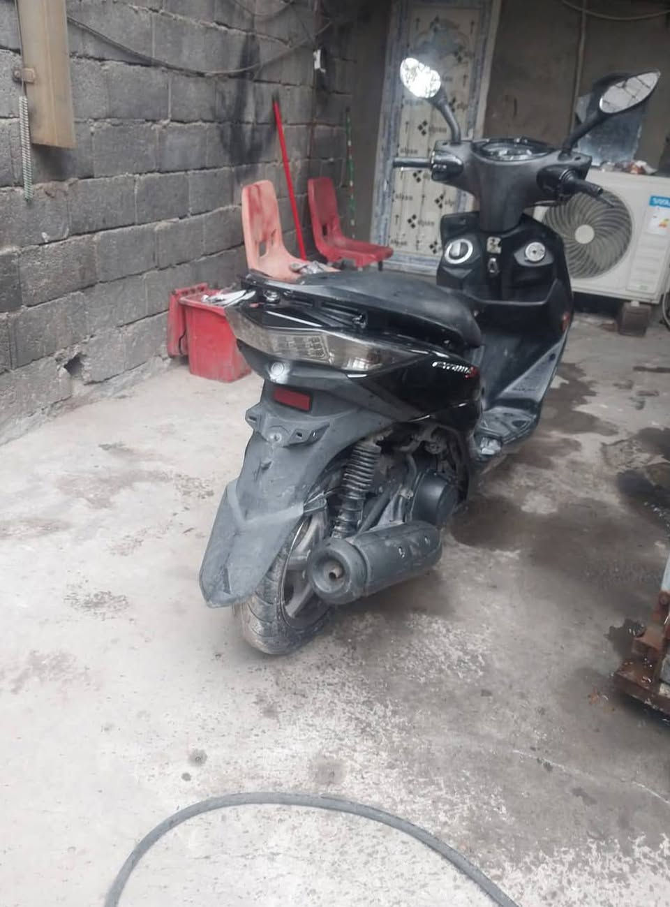 السلام عليكم دراجه للبيع سكنس لد ياباني ستان حساس قبق نفخ مكفوله كفاله عامه برغي ممفتوح بيهه الله شاهد دراجه ناعمه نكره سلف بكل وقت سعر 1250 مليون وربع وبيهه مجال حك جيه عنوان بغداد جميله فلكه 83 للاتصال‏‪***********‬‏
