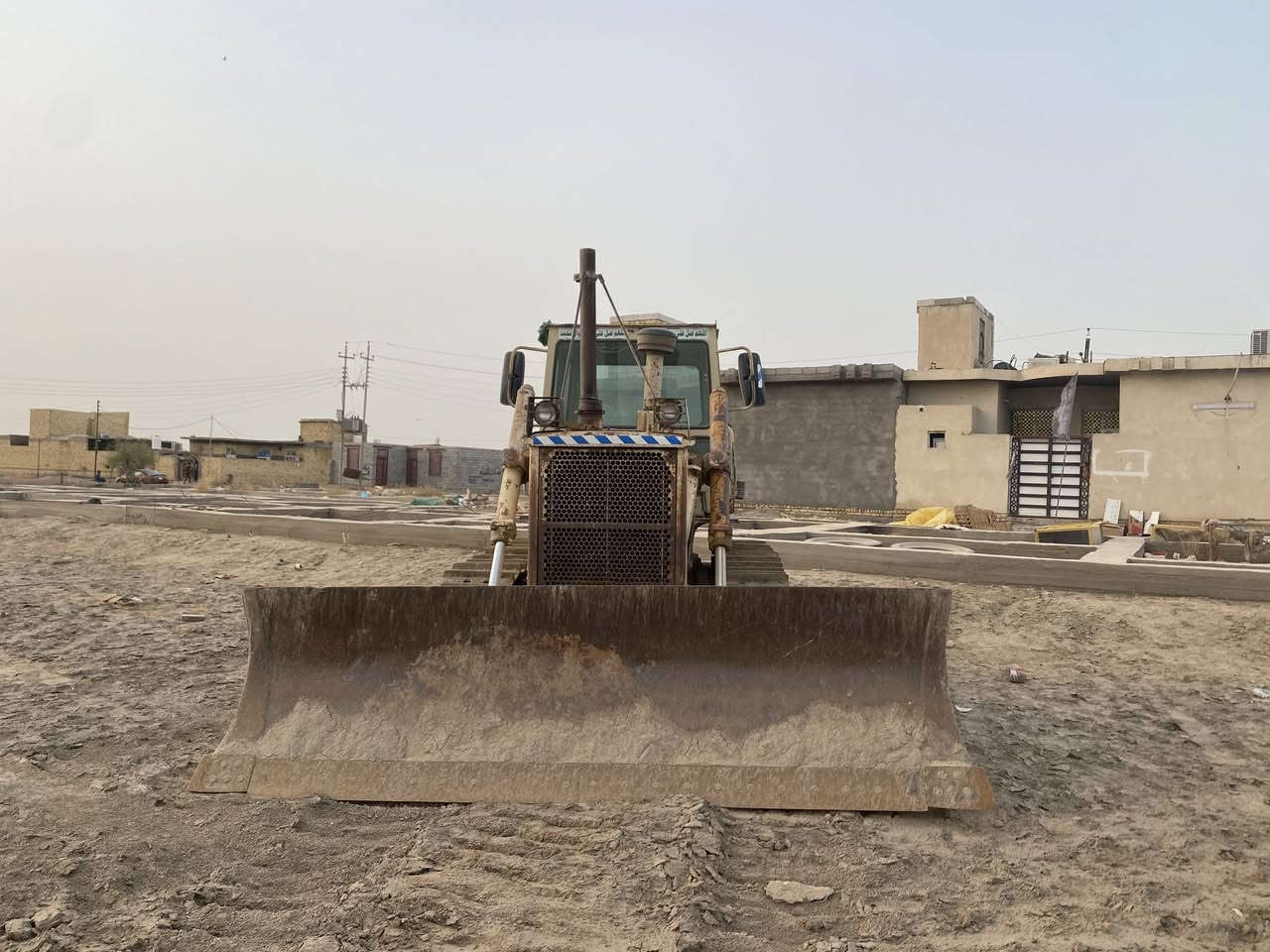 سلام عليكم بلدوزر للبيع ***********
