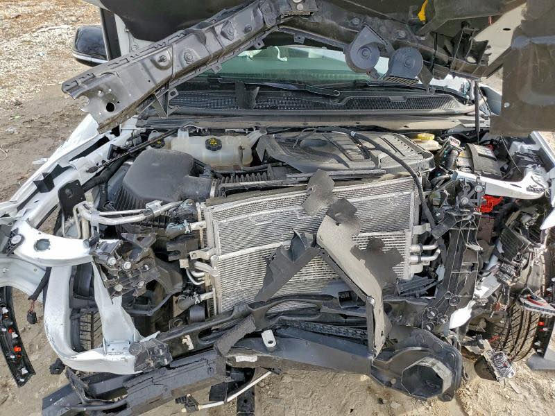 سلام عليكم 
جيب واكنر سيريس 2
موديل 2024
الضرر كما موضح 
سياره خواتها سعرها ٤ ونص 
هاي سعرها مطروح واصل يوسفيه 
عله كتاب الشهداء 
مع الرقم 
سعرها 140 
يعني عليك يضل فقط تصليح 
اي ستفسار هذا رقمي 
 بي وتساب *********** 
واذا معجبتك السياره صلئ عله محمد 
ملاحضه السياره شغاله 
سياره طالعه من امريكا
