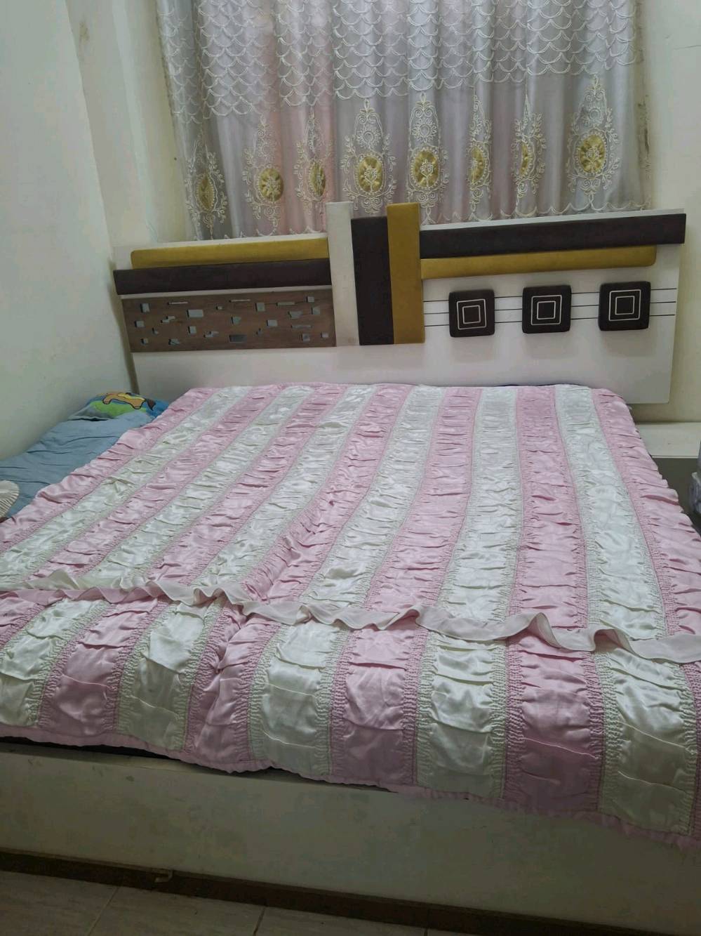 غرفة نوم 260
وبيها مجال
