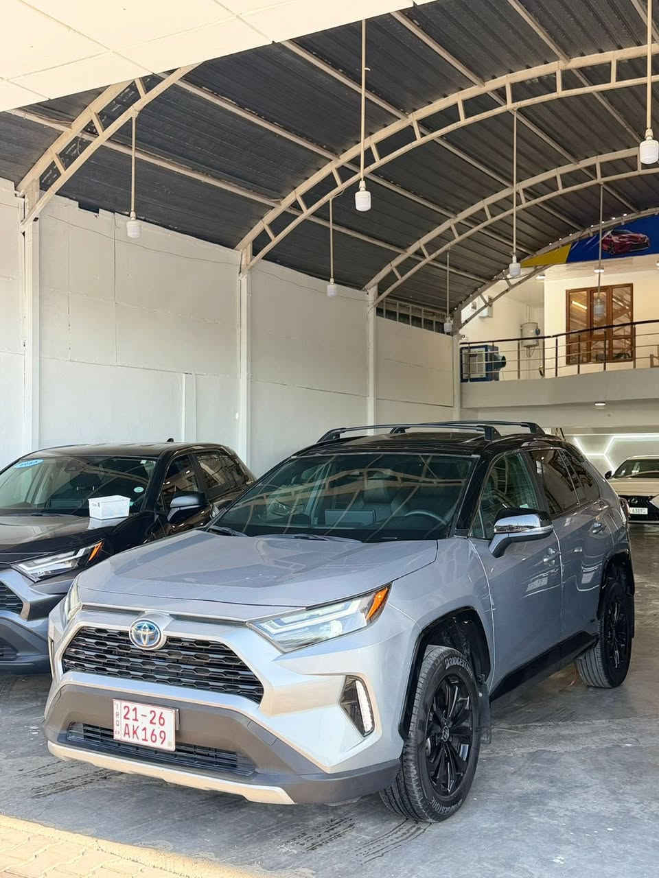 Toyota RAV4   XSE   hybrid   2024
فئة xse فول كامل مواصفات هايبرد 
تو كلر. لون رصاصي سقف اسود
ماشيه ١٩ الف
كاتي تترقم شمالي
حادث جاملغ وباب  صور حادث مرفق بل منشور 
تم تصليح بشكل جيد بدون اي نواقص
سعر ٢٤٥ $ ورقه 
مكان سياره كركوك 
للاستفسار ***********
