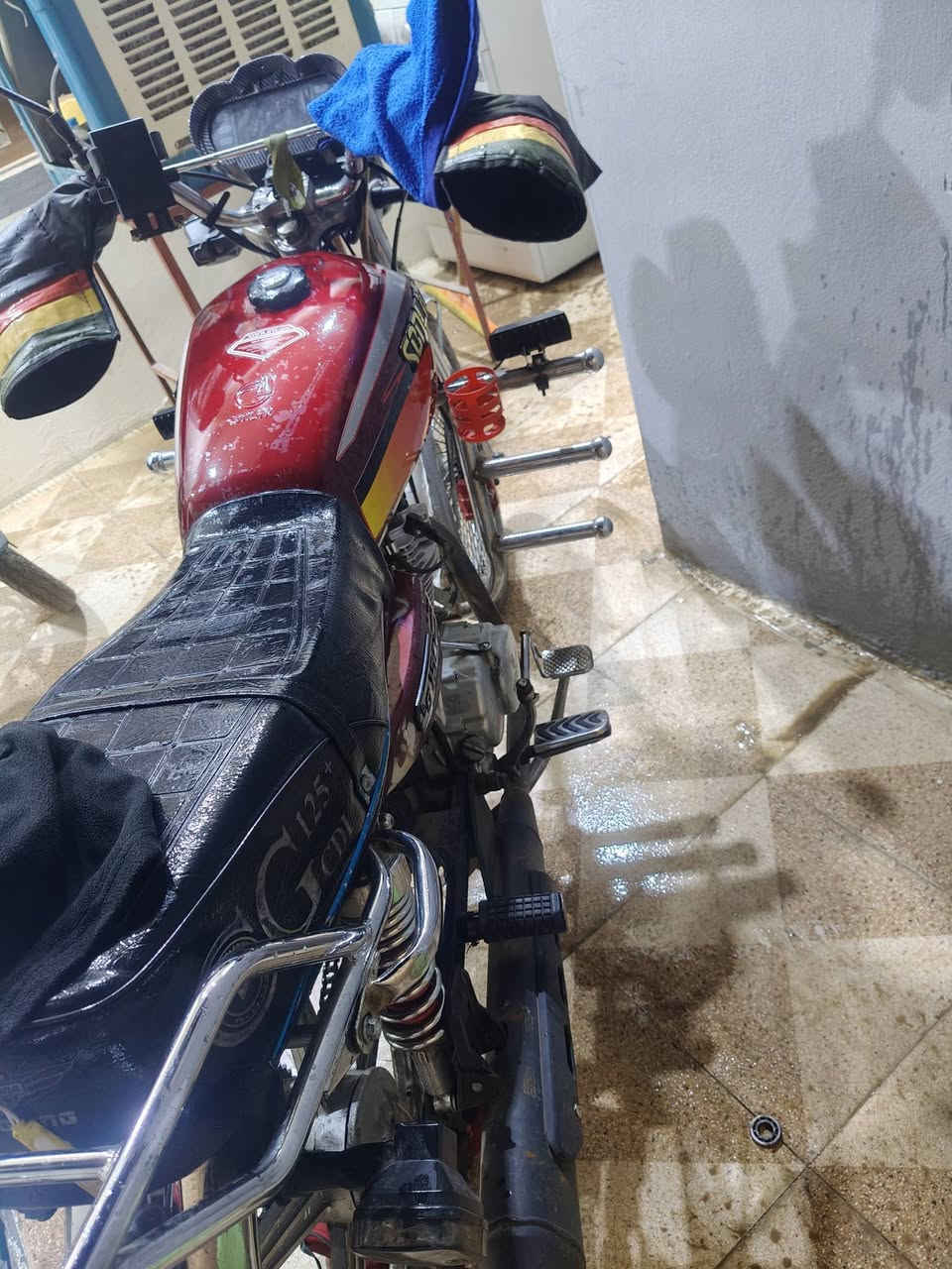 دراجه ايراني 4 كير تايكر.
كامله من كلشي أوراق بيها بس ما تترقم بيها 5 اوراق أو 4 اوراق .
دراجه ما ناقصه اي شي بس شغل واطلع (خير من الله)
سبب للبيع اشتريت مرقم 
ديالى بعقوبه ***********
