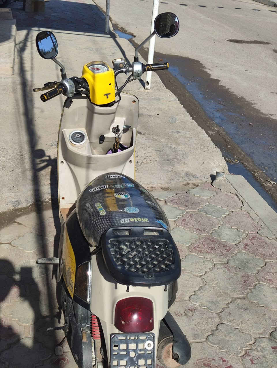 دراجه ياباني  بوليس نضيفه كلشي شغال .. سلف + هندر + كهربائيات ..  مكاني بعقوبه ناحيه العباره .. السعر 650 .. 
الرقم 
***********
