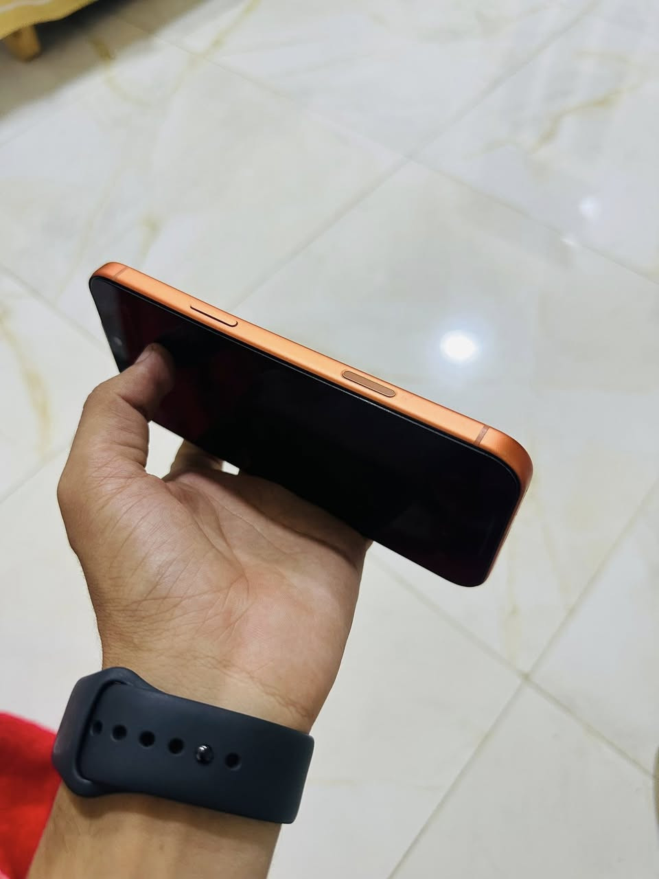 للبيع فقط ***********
17 برو ماكس 256 بطاريه 100 مشحون 65 فقط 
مبدل شاشه وفيس آيدي واكف 
بي طخه بشاصي اثر الوكعه 
سعره 1350 وبي مجال 
مكاني ديالى بعقوبه
