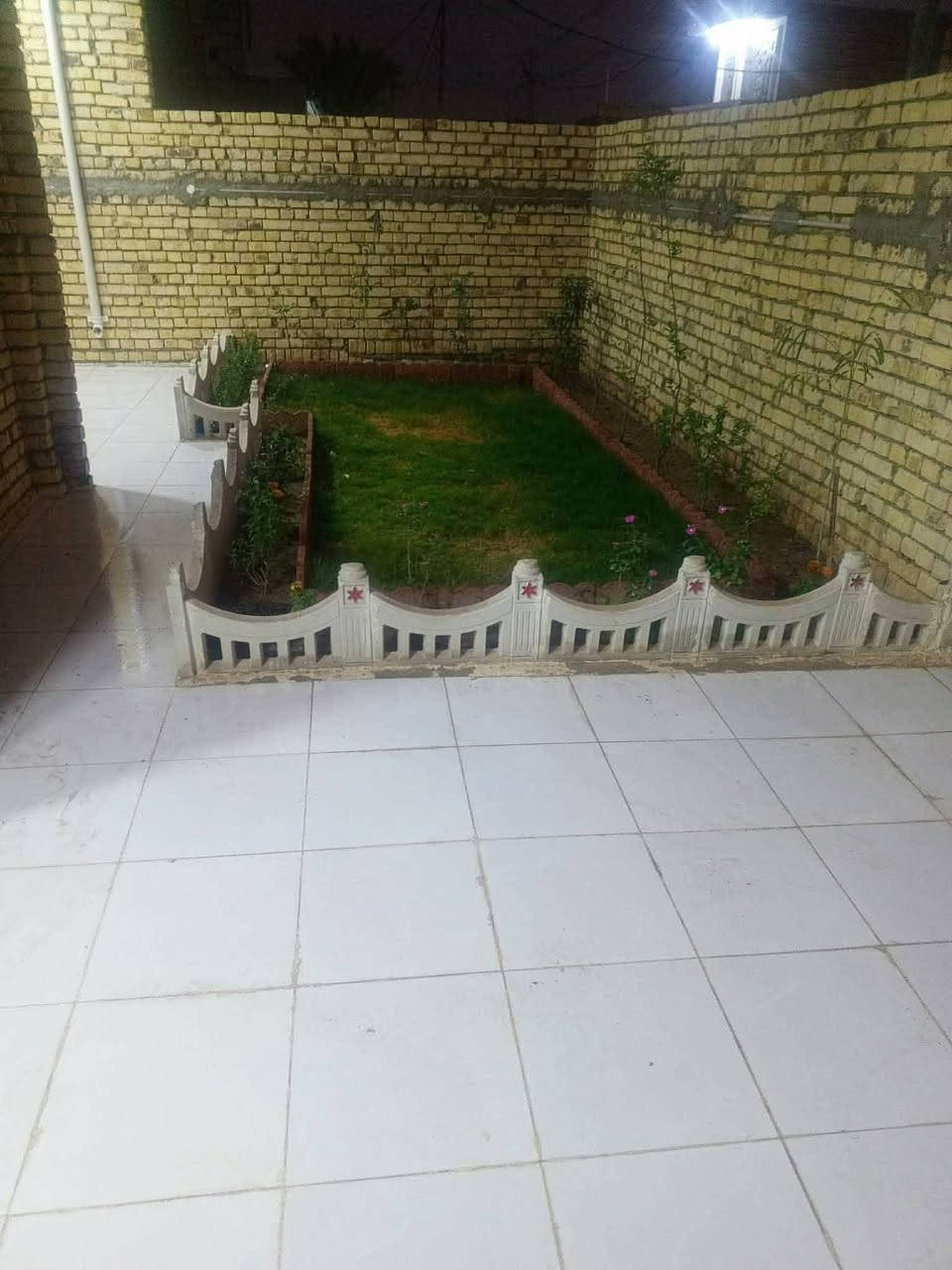 السلام عليكم
دار للبيع المساحة 200م بناء درجة اولى متوفرة كافة الخدمات ماء وكهرباء ومجاري يبعد عن الشارع العام 150م العنوان كوت حي الحكيم شارع ماركت علي الأمير السعر 57 وقابل للتفاوض للأستفسار مراسلتي على الخاص او الاتصال على الرقم ***********
