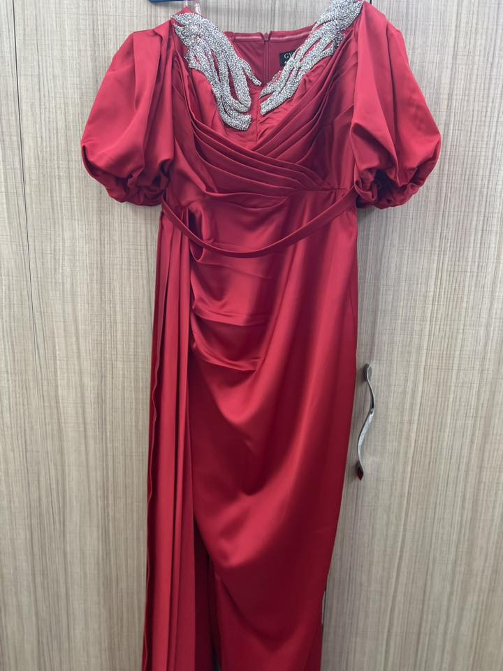 فستان جديد ملبوس مره واحده فقط مغسول ومكوي هم سعره ٥٠ الف مكان كركوك ***********
