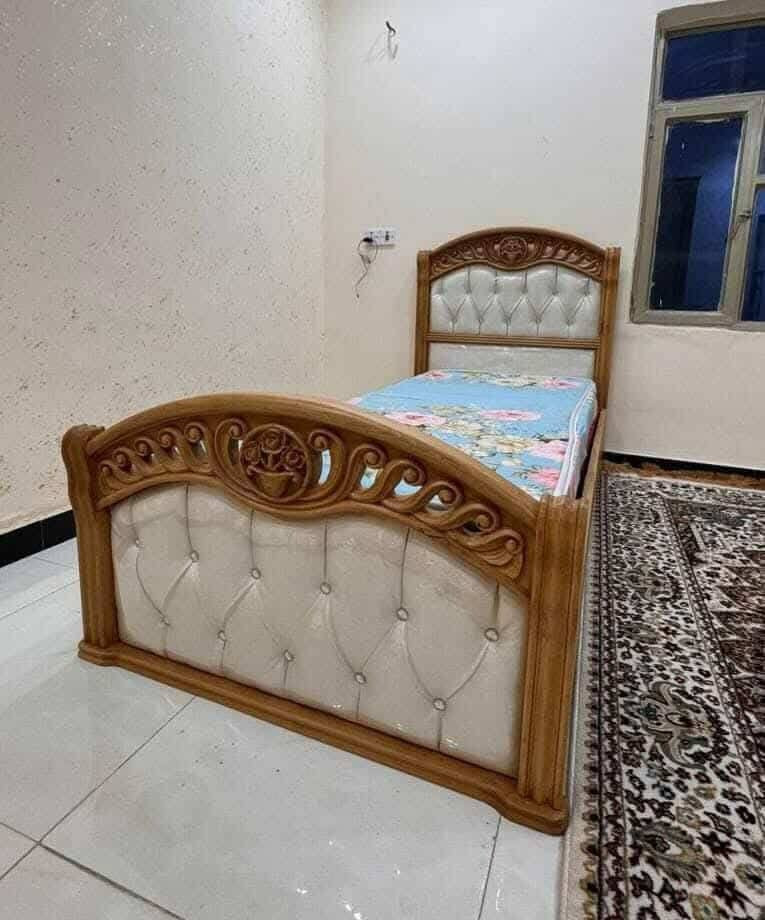 سرير نفرين الطول مترين
العرض متر ٨٠سم 
الجربايه نفرين
ويه كومديات  أو بدون كومديات


**إذا كنت صاحب هذا الإعلان وتريد حذفه لأي سبب، رجاءا أرسل رسالة إلى الدعم الفني**