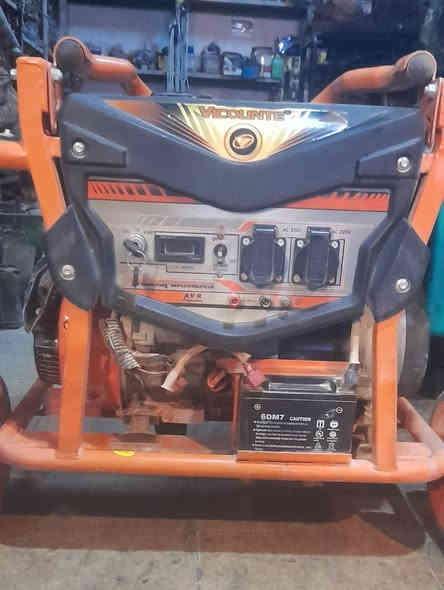 يوجد لدينا مولد بنزين للبيع مولد العقرب 

نظيف نظافه جيده جدا مشتغل قليل 

العنوان تكريت حي العصري قرب مدرسة الخنساء 

الهاتف   ***********    عمر  

ورشة الحكم لتصليح المولدات بانزين وكاز وبيع الئدوات الاحتياطيه
