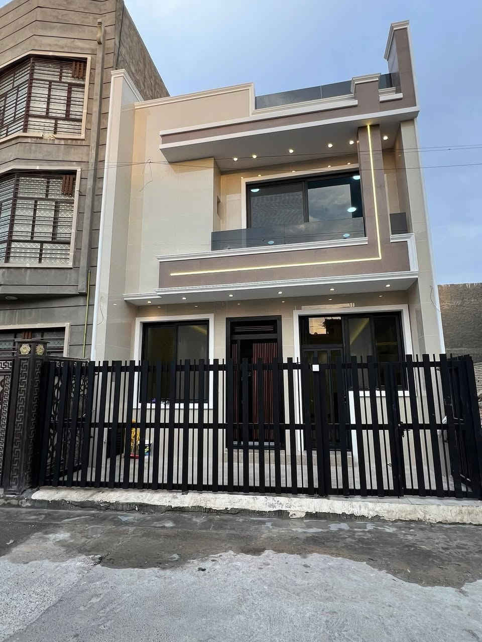 يعلن مكتب ارض الخير
دار 100 م للبيع واجهة .6.66 مدخلين
يحتوي على 4 غرف نوم سويت
بناء حديث درجة اولى 2026
حي الجهاد  المسائلة والعدالة مجاور مجمع النسيم
للأستفسار *********** وااساب
