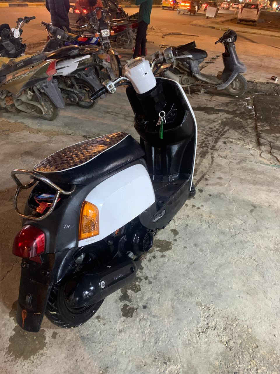 بوليسي كفرات بلادي ختم واحد ويه المكينه المكينه بلادي ما مفتوحه سعرها مناسب 550 بيها مجال .كربلاء الروضتين ***********
