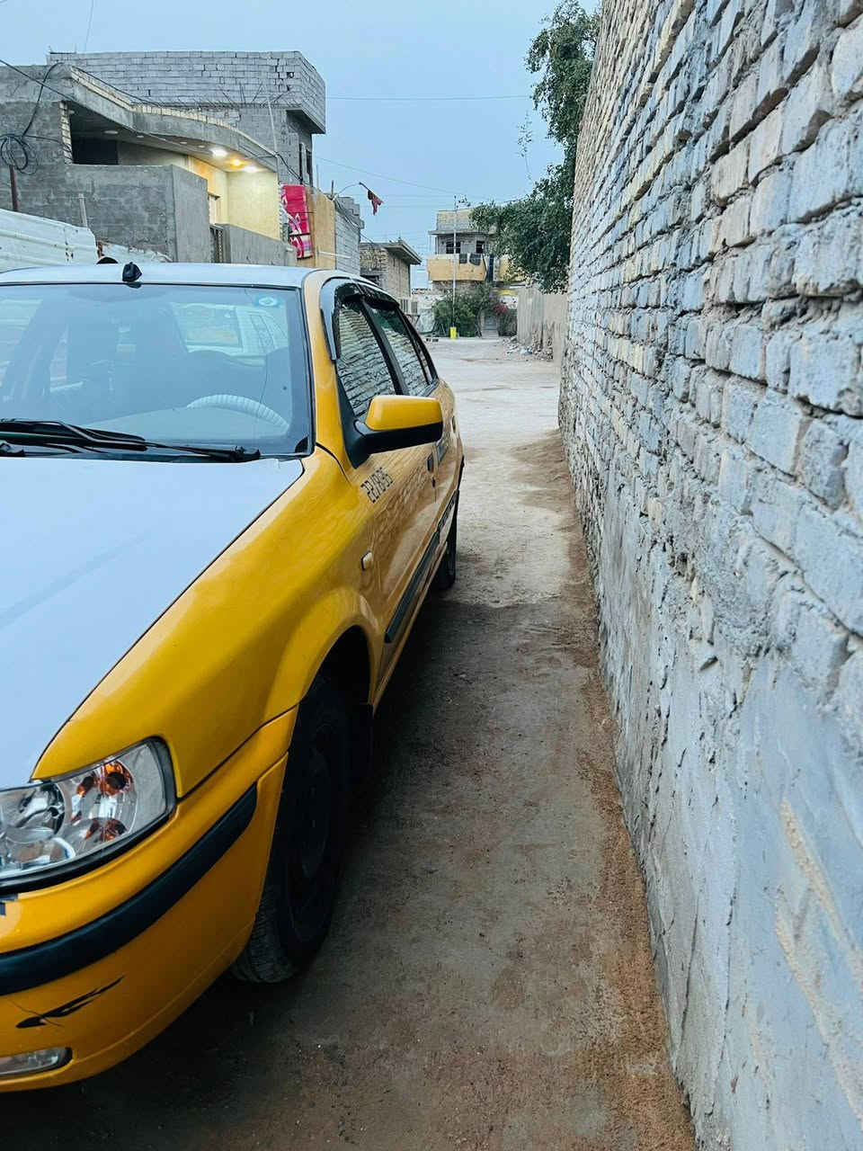 السلام عليكم سمند للبيع 2012 كير ومكينة مكفولات صاعدة هزة جديدة سنوية 2028 مصفرة هيئة وغرامات سيارة جاهزة للاخير ما ناقصهة شي العنوان بغداد حي اور سبع قصور السعر ب43 وبيهه مجال للتواصل مراسلة الصفحة او الاتصال على الرقم ***********
