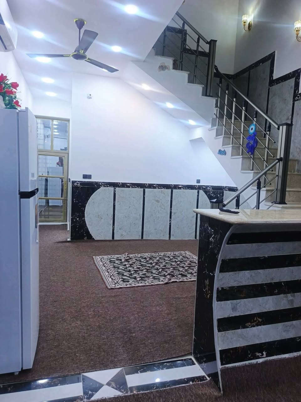 ياالله
سلام عليكم
البيت البيع طابو زراعي سند ٢٥
البيت بناء حديث ومسلح فول مواصفات 
شغل البيت كله درجه أولى 
مساحه 100متر طولاني 
يحتوي على استقبال وصاله ومطبخ وغرفة نوم وصحيات داخليه وصحيات خارجيه
حي لحسين مجمع أبو حوراء 
استفسار اتصل بل أرقام تأليه 
((***********)) ((***********)) اخوكم أبو عراق..
