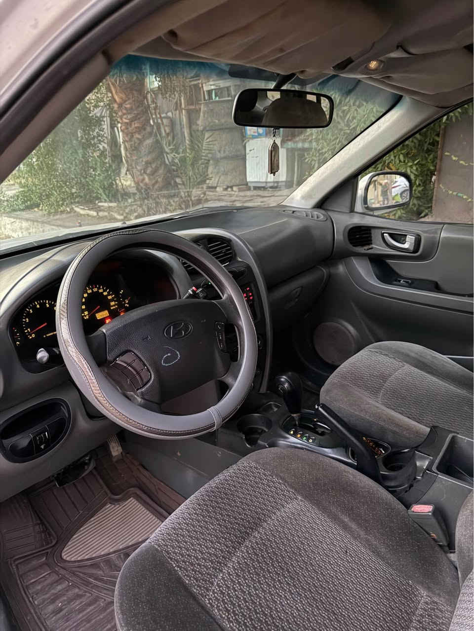 السلام عليكم 
للبيع سيارة سنتافيا ٢٠٠١ 
السيارة مصبوغة حزام رقم بغداد الجديد 
سنوية لل ٢٠٢٧ هزة جديدة السيارة بحالة جيدة و ما بيها نقص مثل ما موضح بالصور دواخلها حلوة و نضيفة و تبريد شغال مكينة ٦ سلندر ٢٧٠٠ 
مكان السيارة / ديوانية 
و يشترط المداور خلال اسبوع فقط 
للاستفسار الاتصال على الرقم 
***********
*********** ديوانية, القادسية
