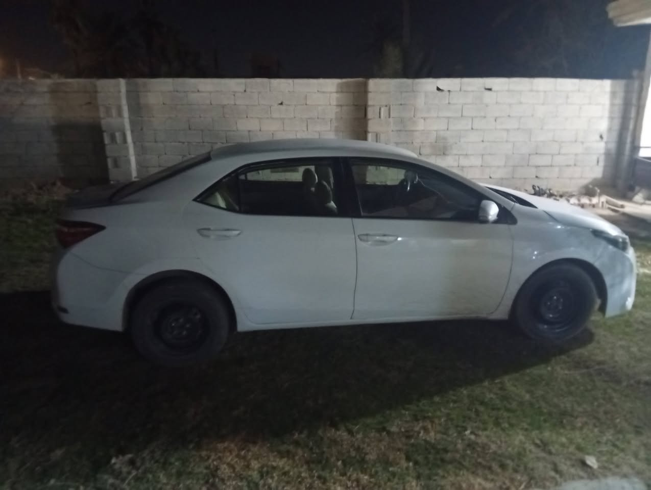 كورلا مديل 2015 خليجي بيهة خمس قطع بدون دواخل سيارة حلوة سعر 100 وبيهة مجال حق جية مكان ديالئ شهربان  ***********
