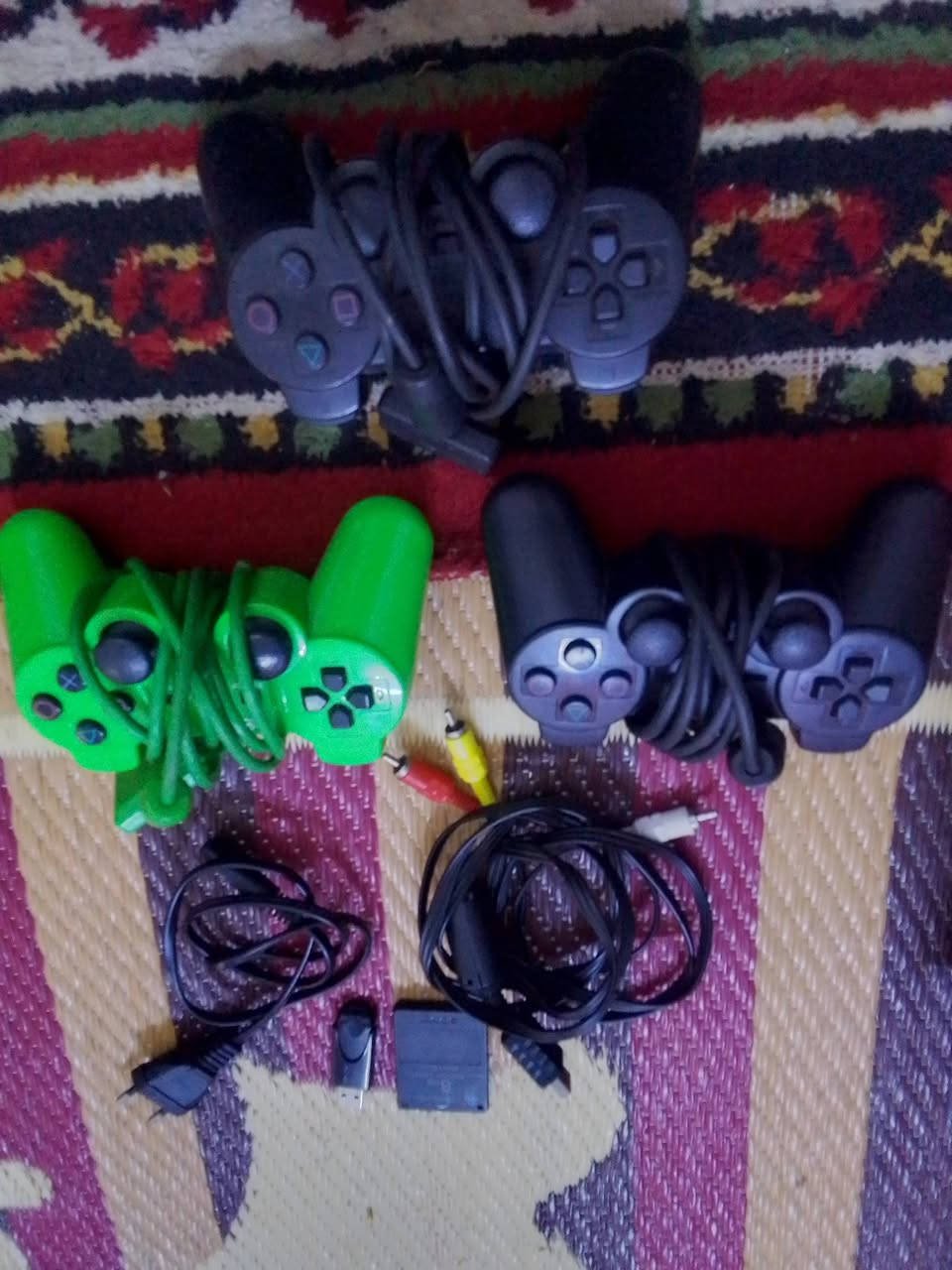 السلام عليكم 
بلي 2 للبيع 

جوستكات تلاثه

فلاش العاب 

سعر 30وبي مجال اتصال هذا الرقم ***********
