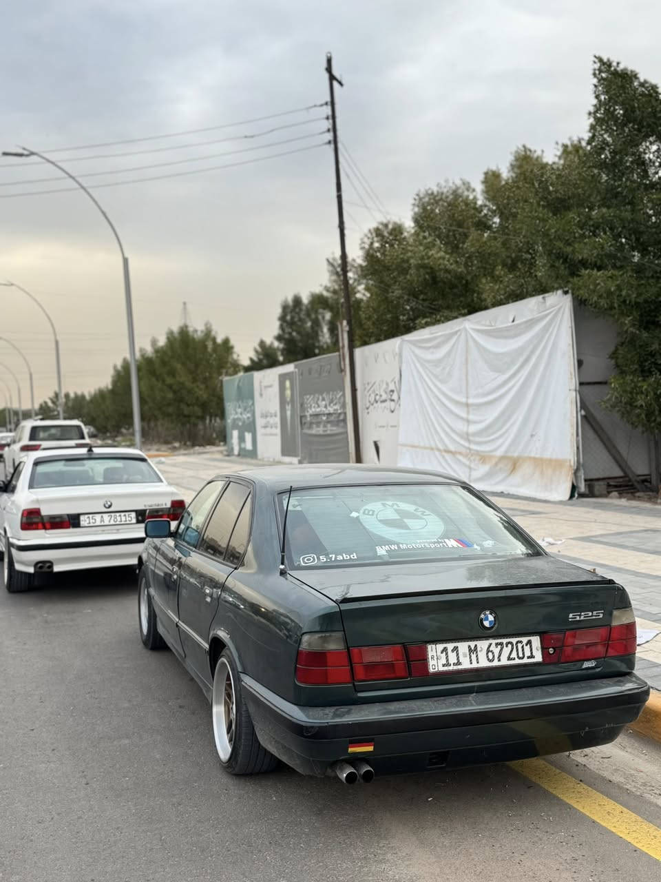 سلام عليكم 525 مسكر عدل موديل 92 رقم بغداد الجديد
تبريد شغال 
كير محرك انضاف 
غرفتها m يحتاجلها دوشمه  
بيها معجون بلقماره واكعه عليها سقيفه بس الجهه عكس السايق  مكاني بغداد دوره رايد مراوس ب كمارو موستنك جالنجر وانطي فرق  
***********
