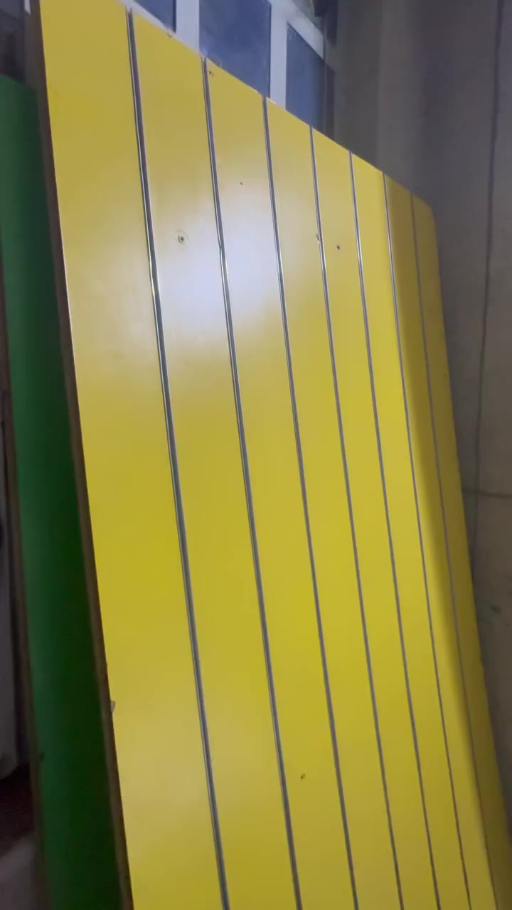 السلام عليكم للبيع غراض محلات مستخدمه شي قليل اخو الجديد ***********
