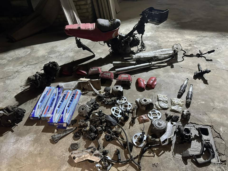 اخوان سلام عليكم غراض سرفيس للبيع للتواصل اتصل على الرقم ***********
