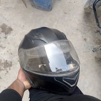 صندوق من مال توصيل +خوذه للبيع ثنينهن ب60وبيهن مجال شيء قليل مكان الحب...