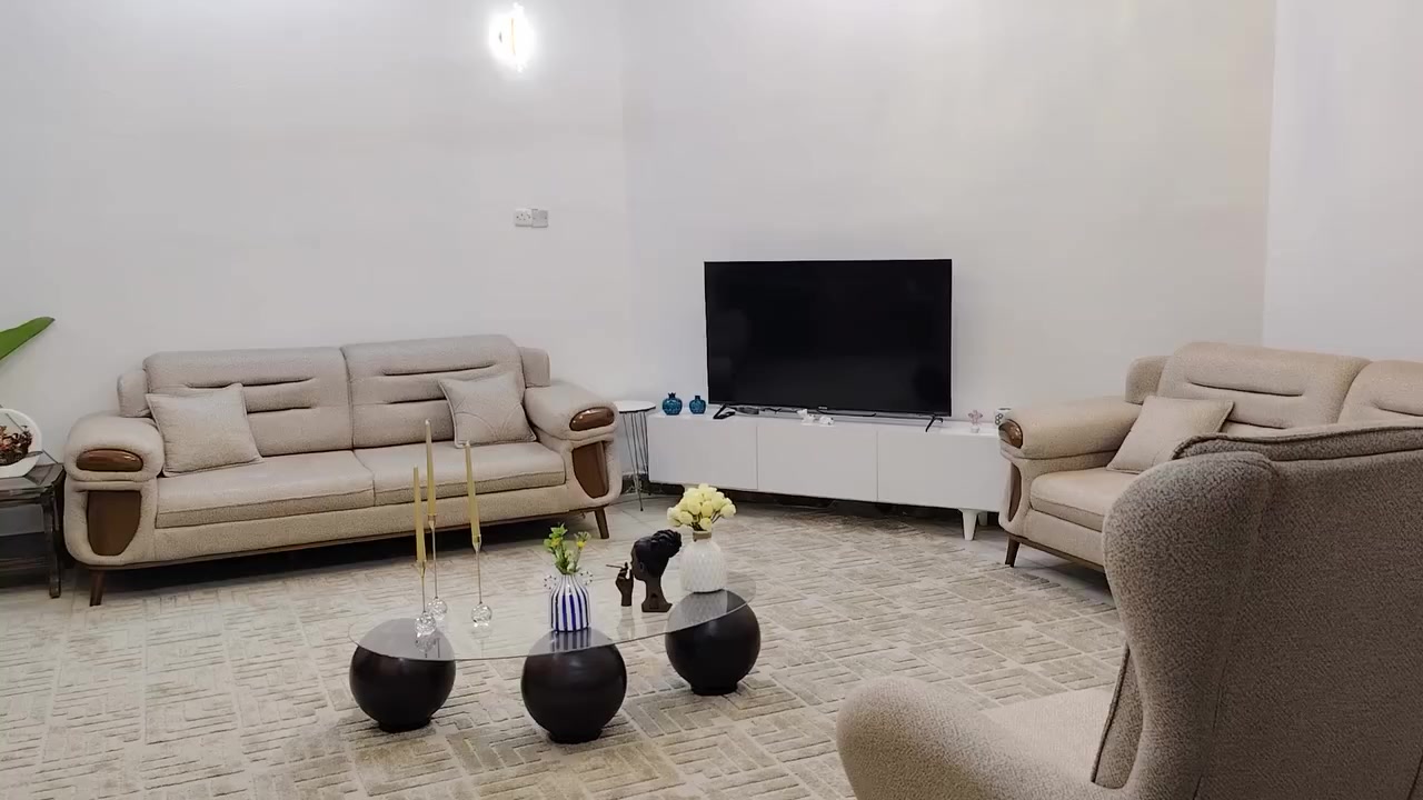 مكتب محمد البدران للعقار 

دار للــبيع طّــابو زراعــي  حي الــطياره شـارع جـامع الـصفار 

#طابقين 
  #المساحة ٢٠٠ متر 
الطابق الأول

صاله ومطبخ وهول وغرفة نوم وصحيات وكراج سياره
الطابق الثاني
٣غرفة نوم وهول  وصحيات 

موقع ممتاز وقريب 

لمعرفة السعر والتفاصيل ***********واتس ***********واتس
عنوان المكتب
حله جسر الثوره مجاور اسوق ٢٤ساعه عمارة سلطان
