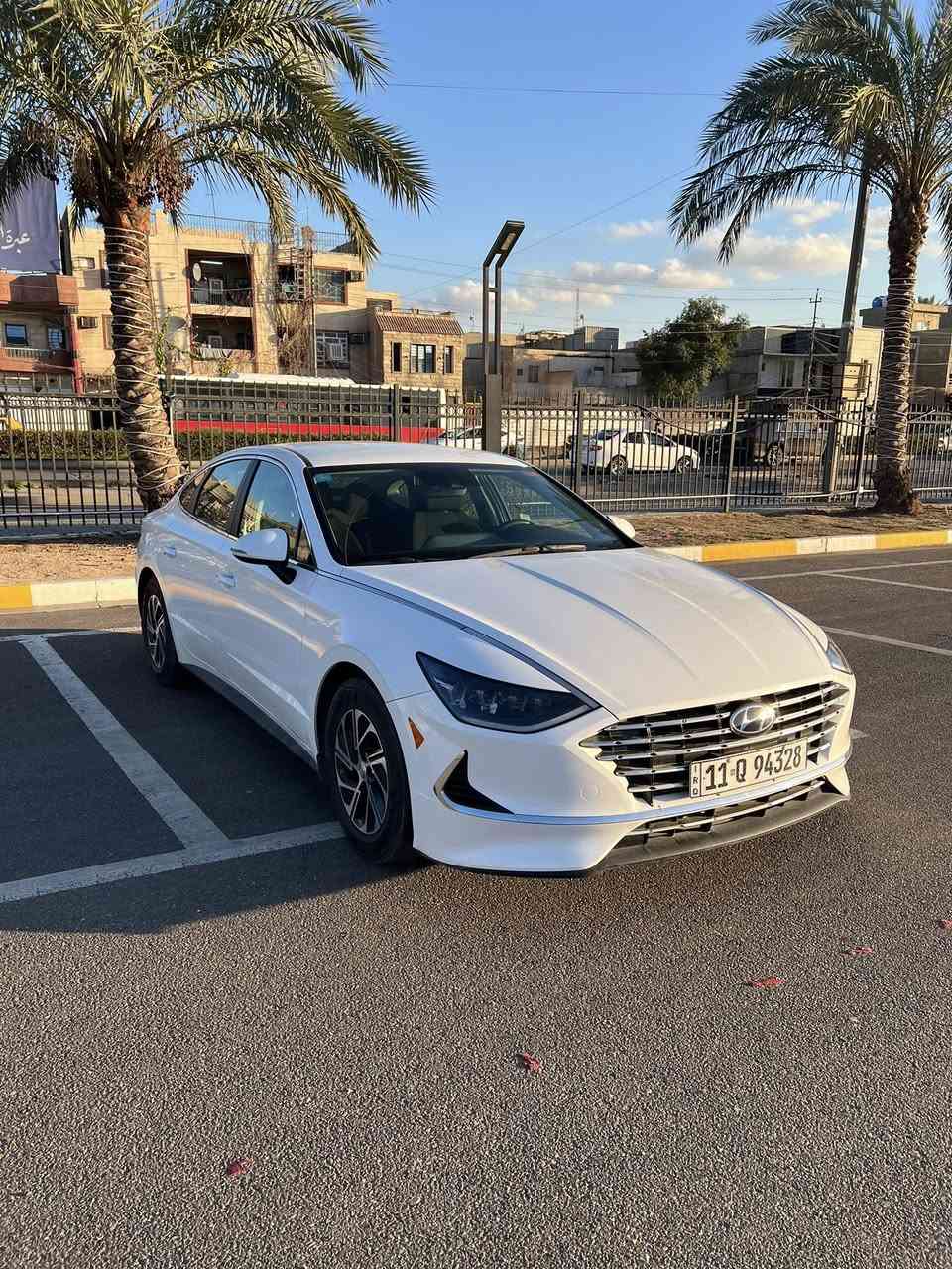 سوناتا هايبرد فئة بلو 2023 بيع فقط بدون مراوس
• وارد امريكي صور الحادث بالمنشور بدون صبغ  تبديل بابتين اصلي مال وارد وشديتهن 

 نفس لون 

عداد مسافة 32 الف السعر 183 وبيه مجال للشراي غير متواجد على فيس فقط اتصال ***********

• محرك 2000 هايبرد

• 4 وضعيات قيادة 

•  بصمة  (أبواب، تشغيل، جنطة).

•  التشغيل عن بعد.

• رادار أمامي ورادار جانبي (نقاط عمياء).

. تنبيه الخروج عن المسار 

• نظام التوقف الذاتي ونظام تحديد المسار.

• شفتات تحكم بالسرعة خلف المقود (ستيرن).

• لايت زنون (عالي وناصي) بنظام 4 عدسات.

• نظام أوتو هولد (Auto Hold) وسايد بريك إلكتروني (دكمة).

• شاشة كبيرة مع كاميرا خلفية دوارة.

• نظام تكييف قطعتين مع تحكم منفصل.

• صندوق ذكي يفتح تلقائياً عند الاقتراب من السيارة.

• إشارات بالمرايا الجانبية وويل كب بلادي.

حالة البدي والضرر:

• السيارة  إيرباك 2 كشن وبردة وراجع سستم وكالة 

•  تبديل قطع وبدون صبغ.

المكان:

بغداد - السيدية
