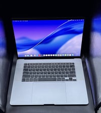 MacBook Pro 16 2019 المواصفات:- -حجم الشاشة: 16 بوصة -المعالج: Intel C...