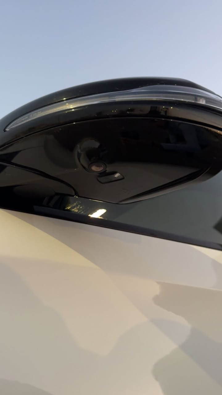 السلام عليكم للبيع فقط بدون مراوس
مارسدس بنز حجم E200 
AMG اصل بلاديه

وارد الماني ضمان دولي 

موديل 2020 

مواصفات اعلى شي بيها 

⭕️بانوراما 

⭕️شاشه كبيره متصله 

⭕️رادارات امامي وجانبي 

⭕️بصمة تشغيل 

⭕️بصمة ابواب

⭕️ابواب شفط 

⭕️كشنات كهرباء

⭕️كشنات هيتر وتبريد 

⭕️استيرن هيتر 

⭕️دبل ماوس 

⭕️دشبول كاربون 

⭕️استيرن حرف D

⭕️نقاط عمياء

⭕️نظام اصطفاف الي 

⭕️خمس كاميرات محيطيه 

⭕️داخل قرميدي مميز 

⭕️لدات 64 لون 

⭕️عداد دجتل الكتروني 

⭕️جنطه كهرباء

⭕️اوتو هولد  

وكلش هواي مواصفات بعد

السياره كلش ناصبه ونظيفه 

سنويه جديده ورقم جديد 

مكانها بغداد سيديه 

بيها كلير كلش بسيط بقبق الجنطه مقدار شبر وشويه 

 وbdr مكانين صغار ممبين 

السعر 31.800$ والسعر كلش مناسب بالنسبه للموديل والمواصفات 

للاتصال ***********
