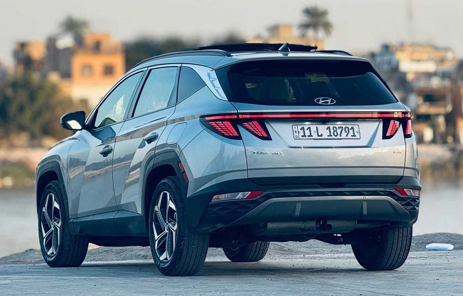 توكسان 2023 وارد امريكي فول مواصفات لمتد اعلى فئة ب توسان  special order اوتو بارك رقم بغداد صور الحادث مرفقة مع الصور  فقط البنيد صبغ وباب السايق.
بانزين فقط
ماشية 33 
المواصفات : بانوراما / بصمة / جلد / كشن كهرباء / خزن ميموري / جنطة كهرباء / شاشة كبيرة 20 انج / شاشة ديجتال / انارة داخلية LED / كير دكم / هندبريك دكمة / مود درايف / اوتو ستوب / محرك 2500 / تدفئة وتبريد بالكشنات / مانع انحدار / ٤ كامرات + شاشة عرض كامرة رباعية / تبريد قطعتين. / نظام HTRAC / رادارت / شفتات ستيرن / رادار نقطة عمياء / تشغيل عن بعد / قيادة من الريمونت / تدفئة ستيرن. / كامرة في المري الجانبية مع الاشارة /والايرباك راجع سستم/ وهواي مواصفات بعد مذاكرهن

غير متواجد على الفيس 
للتواصل واتساب 
***********
