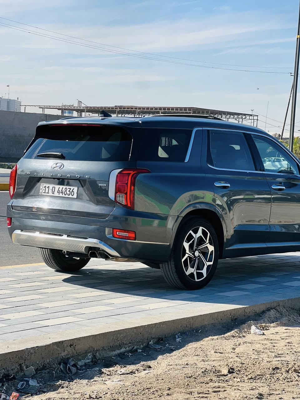 السلام عليكم
هيونداي بالسايد امريكي فول موصفات 

 موديل 2022

رقم بغداد الدولي هزه وسنوية جدد

حجم المكينة 6 سلندر 3800 

حادث السيارة ( صفحة وبنيد  ) 

مواصفات السيارة : فول اعلى فئة ( كشن مساج - اوتو بارك - 5 كامرات - سقف كنتارة - فتحة سقف + بانورما - قيادة ذاتية - داتو شو  -رادارات خلفية وجانبية وامامية - كشنات اسود خزن ميموري مع تدفئة وتبريد في جميع المقاعد الامامية والخلفية - 4 وضعيات قيادة - قراءاة خطوط السير والعلامات المرورية - صندوق كهرباء ذكي - 3 قطع تبريد - حساسات امامية وخلفية - دشبول شاشة ديجتل - دخول بصمة ذكي - سايد بريك كهرباء - اوتو هولد + نقطة عمياء - شاحن لاسلكي - مثبت سرعة - بدلات التغير السرع شفتات على المقود - مرايا جانبية هيتر + تعتيم - جميع الانظمة الاكتروني متوفرة في السيارة 

السيارة جدا نظيفة بدون نواقص ولا اي خلل كهربائي 

او ميكانيكي 
7 راكب كشن منفصل داخل ابيض حليبي جلد 

السعر 245 وبيه مجال للشراي 

مكينة ولكير كفاله 
صدر تخم تاير كهربائيات كوله شغاله مابيه اي نقص السيارة

مكان السيارة بغداد 

للتواصل ***********
