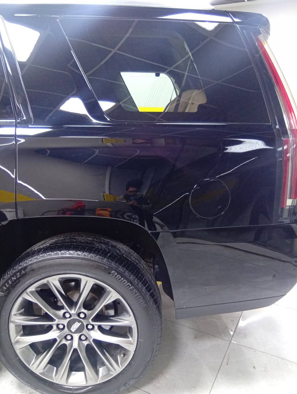 كاديلاك اسكاليد 2020 بلاتينيوم دبل رادار. (خليجي) 
 
السيارة كفاله عامه من الحادث والصبغ والبارد. 
المحرك كفاله من الفتح و التبخير وكلشي 
الكير كفاله من كلشي. 
كهربائيات كله كفاله شرط كلوب واحد ما مشتغل بيها. 
السيارة ماشية 165 الف كيلومتر.
رقم بغداد تحويل مباشر .

1-محرك v8 6200 cc.  تم استبداله جديد .
2-كير ١٠ نمر هايدراماتيك.
3-لايت امامي ٥ عدسات زنون .
4-كشافات زنون .
5-حساس امامي .
6_رادار امامي .
7-السيارة خمس كامرات وكامره 360 درجة. 
8-ويل ٢٢ انج .
9- ابواب بصمة خمس بصمات. 
10-بصمة تشغيل. 
11-مري شفط +قلابة 
12-اشاير مري
13-رادار مري جانبية 
14-دوسات كهربائية تنفتح وتنسد ويه فتحة الباب. 
15-دواخل عسلي. 
16-تنتة كنتارا اسود 
17-المراية الوسطية تتحول الى كامرة خلفية 
18-سلايد روف
19-كشنات خزن ميموري وضعيتين 
20-كشنات امامية كهرباء 
21-تدفئة تبريد كشنات 
22-سكليتر كهرباء 
23-مساج كشنات امامية 
24-ستيرن كهرباء 
25-تحكمات ستيرن 
26-داتا شو 
27-تحكم فور ويل 
28-عداد ديجتال
29-تدفئة ستيرن 
30-شاشة كبيرة لمس 
31-قاصة 
32-جميع التحكمات لمس 
33-ثلاجة 
34-شاحن لاسلكي 
35-مخارج usb+aux +مخرج كهرباء 110v+مخرج hdmi 
36-شاشه خلفية وسطيه.
37-كشنات وسطية تدفئة 
الكشنات الوسطية 38-والخلفية تحكم كهربائي
39)باب الصندوق جكات. كهرباء 
40-حساس استشعار القدم لفتح الصندوق 
حساسات خلفية .

مكان / ديالى بعقوبة. 
السعر /390وبيها مجال حك الجية وتشلع عيوني. 
رقم الهاتف/ ***********
