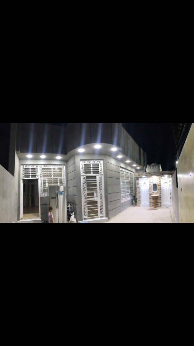 للبيع بيت بناء حديث مساحه 300 واجهة 15 ونزال 20 البناء 200 متر وحديقة بصف البيت واجهتها 5 ونزال 20 طابوق جمهوري مفول كامل مكمل ماناقصه كلشي
تفاصيل البيت غرفتين واستقبال ومطبخ وحولي حجم كبير وصحيات خارجية وداخليه
العنوان بغداد ابوغريب النصر والسلام (الحصوه)
مربع الـ5000 كلشي موضح بالصور والفيديوهات
رقم العقار 5643
السعر 135 مليون  سعر مناسب بالنسبة للبناء والمساحه
*********** اتصال و واتساب
*********** اتصال
