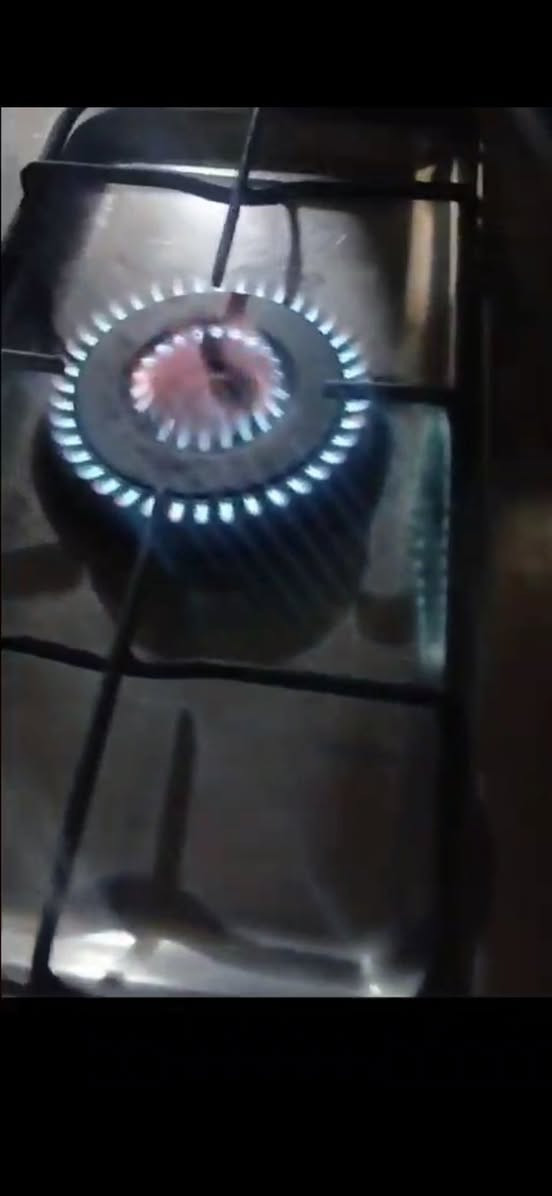 طباخ مصري شغال ٥ عيون فرن شغال فوك وجى
*********** النجف, العراق
