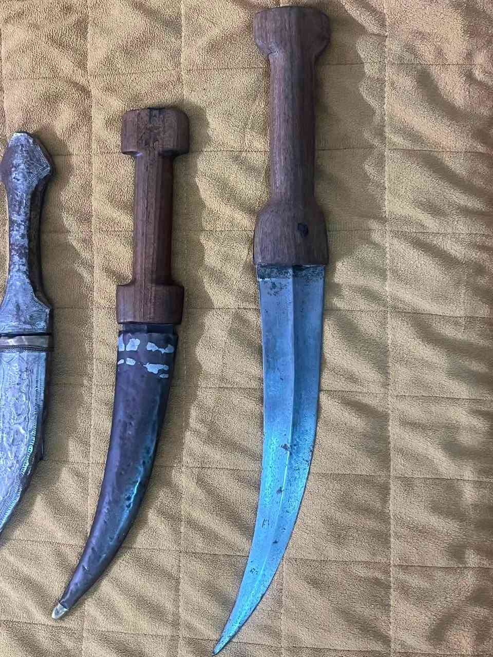 السلام عليكم خناجر للبيع قديمات اسعارهم
الحجم الجبير 100 الفل بدون كراب
الحجم الوسط 75 الف كراب كامل 
الحجم الوسط 45 الف كراب كامل 
الحجم الصغير 35 الف تغليف نحاس والقبضة عاج 
مكاني الموصل توصيل ماعندي


**إذا كنت صاحب هذا الإعلان وتريد حذفه لأي سبب، رجاءا أرسل رسالة إلى الدعم الفني**